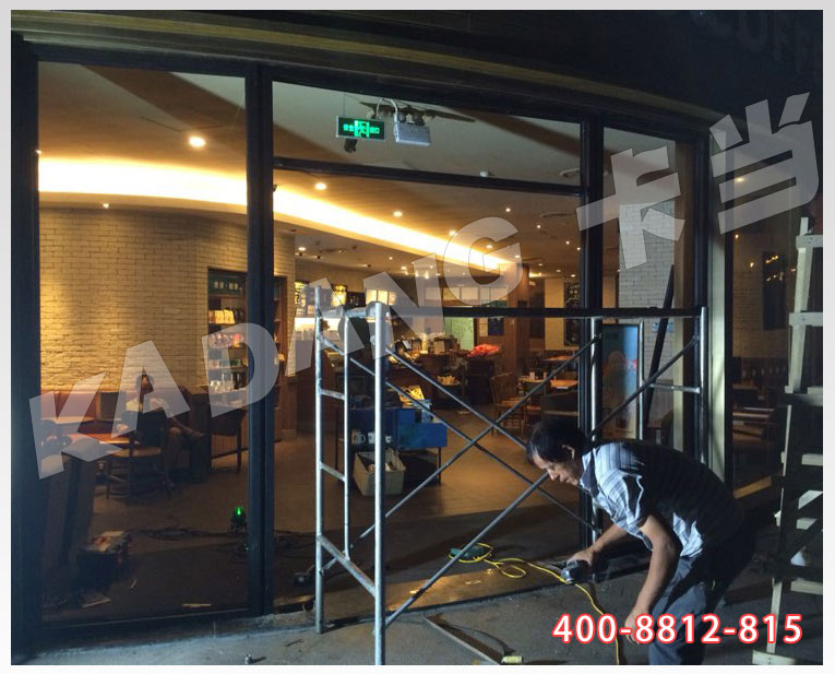 银白色肯德基门,灰色肯德基门