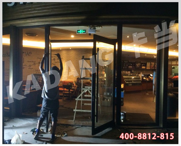 单开肯德基门,肯德基门